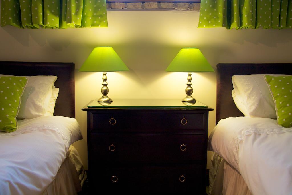 Colston Hall Farmhouse B&B แฟรมลิงงัม ห้อง รูปภาพ